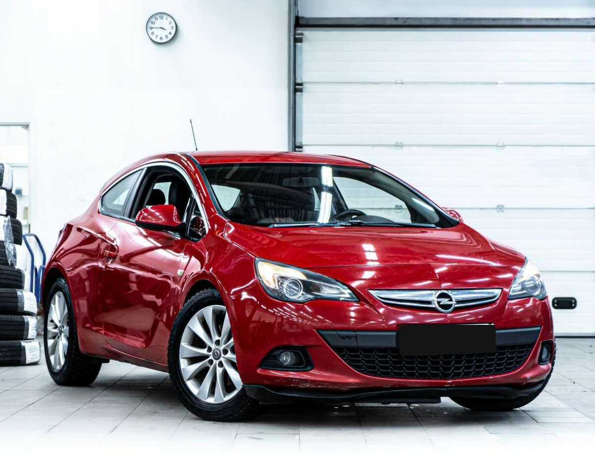 Opel Astra GTC, 2012 - Фото №1