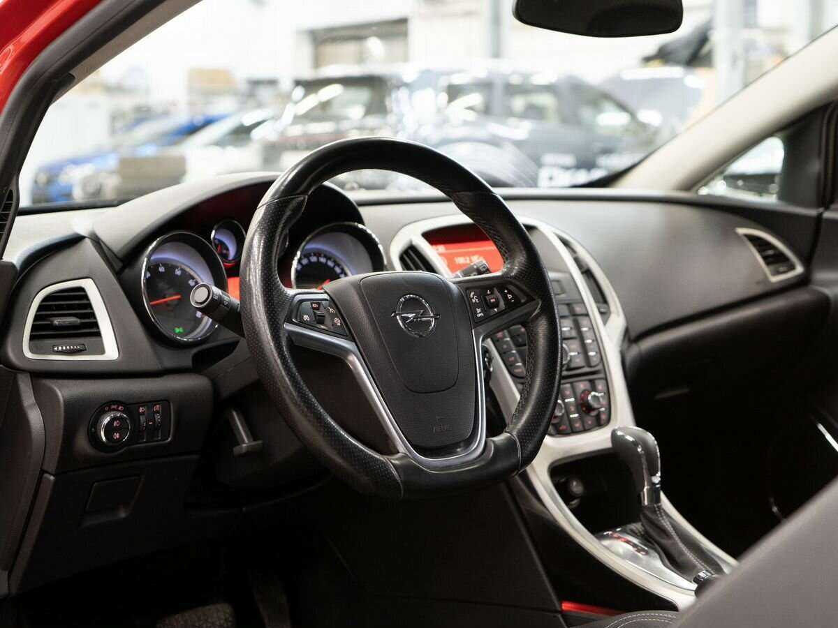 Opel Astra GTC, 2012 - Фото №4