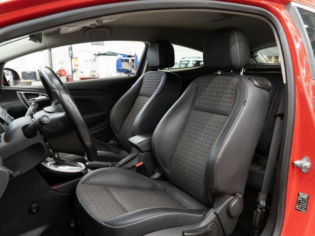 Opel Astra GTC, 2012 - Фото №5