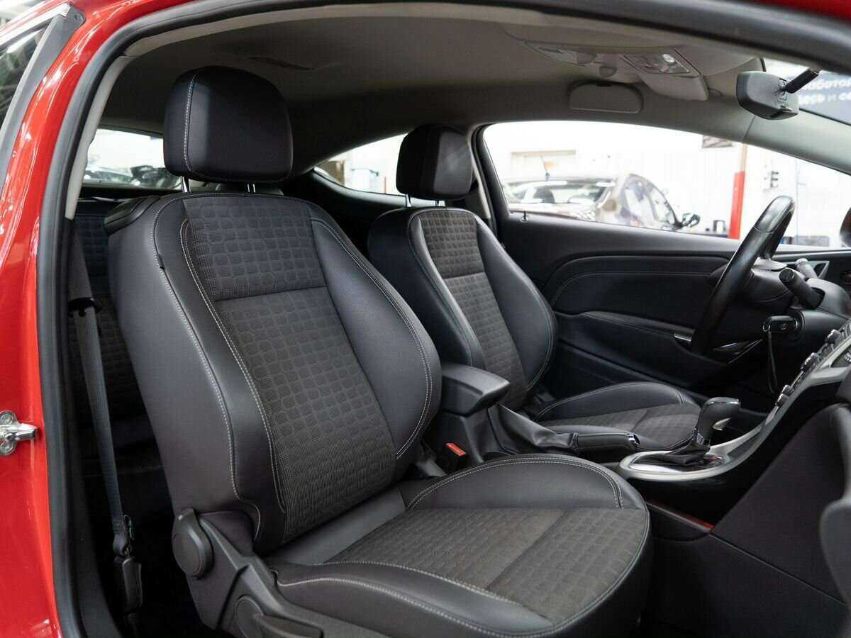 Opel Astra GTC, 2012 - Фото №7