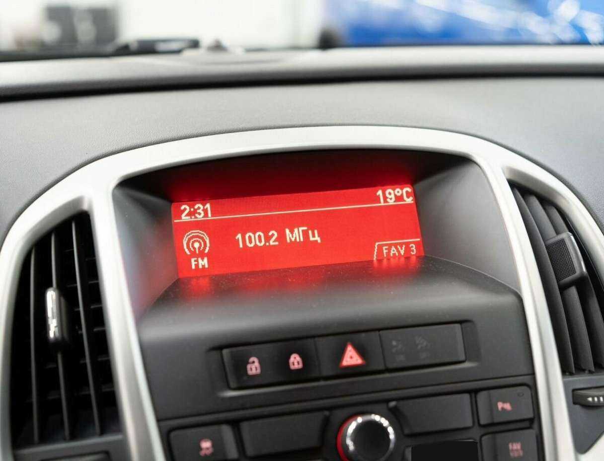 Opel Astra GTC, 2012 - Фото №8