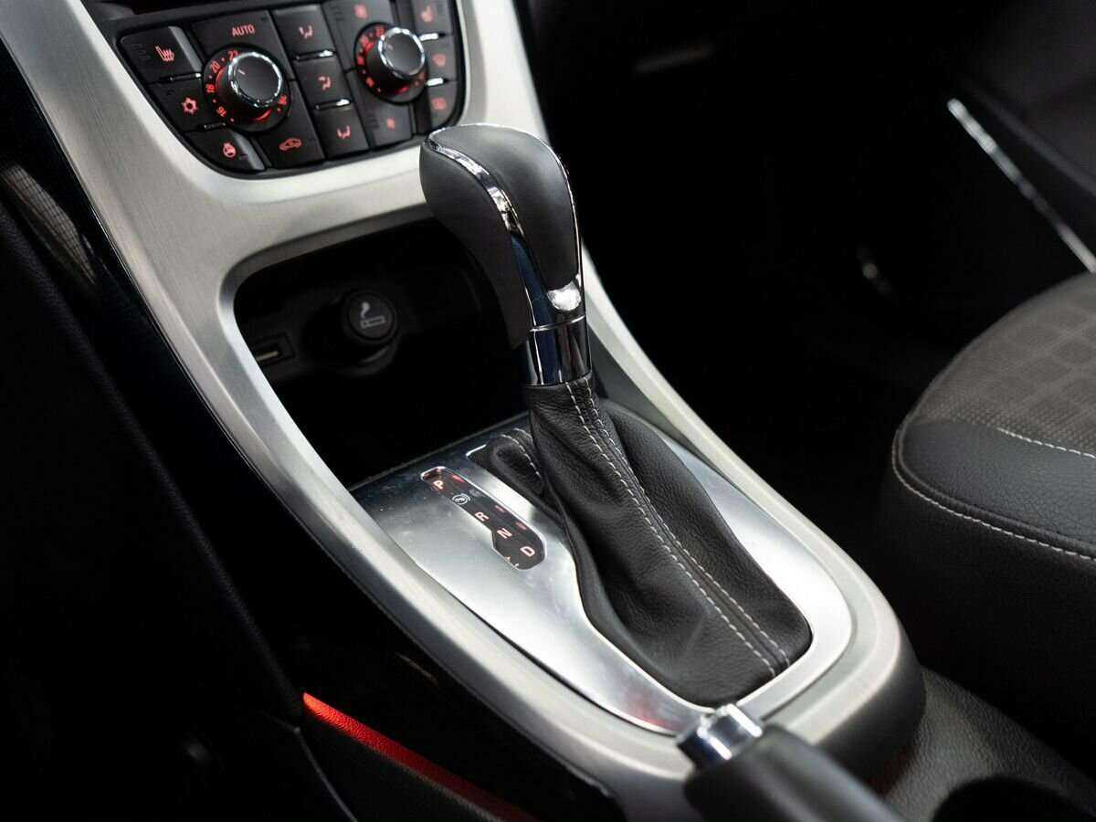 Opel Astra GTC, 2012 - Фото №11