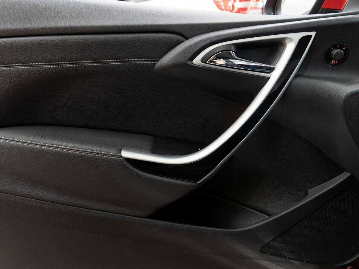 Opel Astra GTC, 2012 - Фото №13