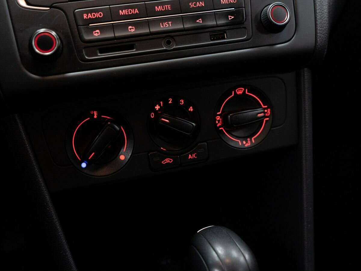 Volkswagen Polo, 2017 - Фото №9