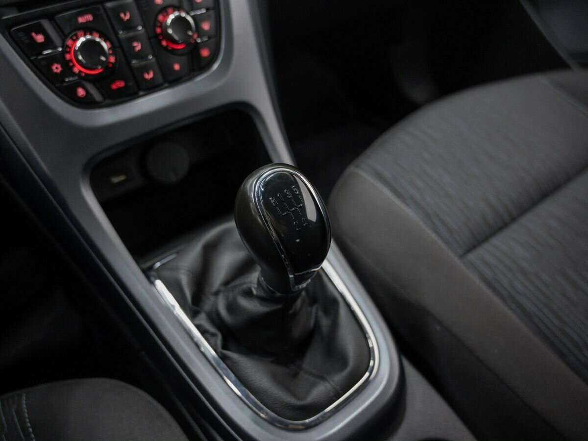 Opel Astra GTC, 2013 - Фото №17