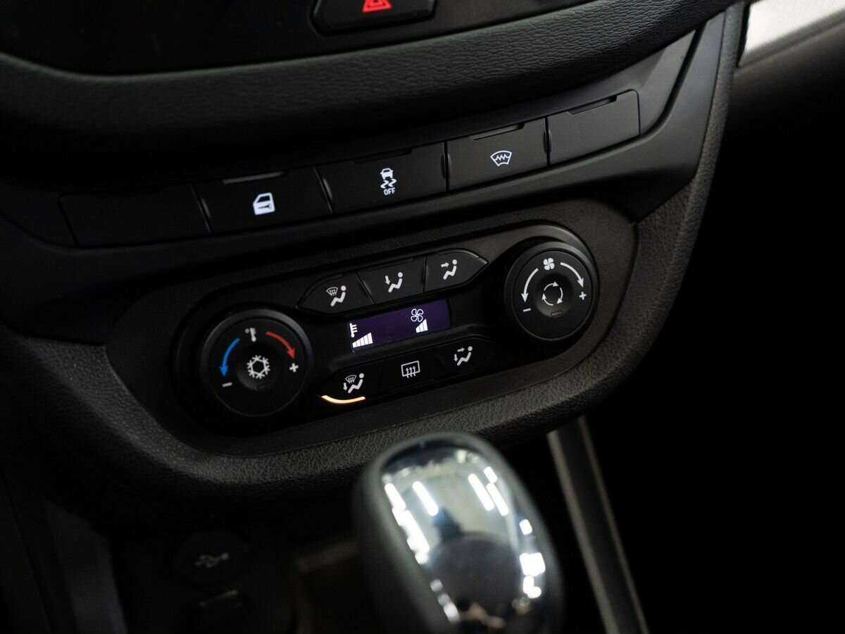 Lada (ВАЗ) Vesta SW, 2020 - Фото №10