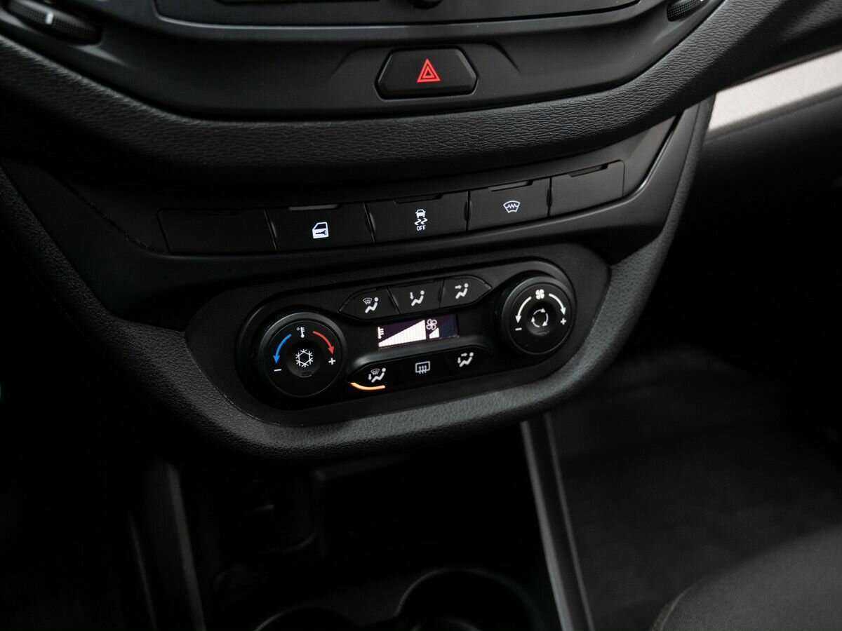 Lada (ВАЗ) Vesta SW, 2021 - Фото №16