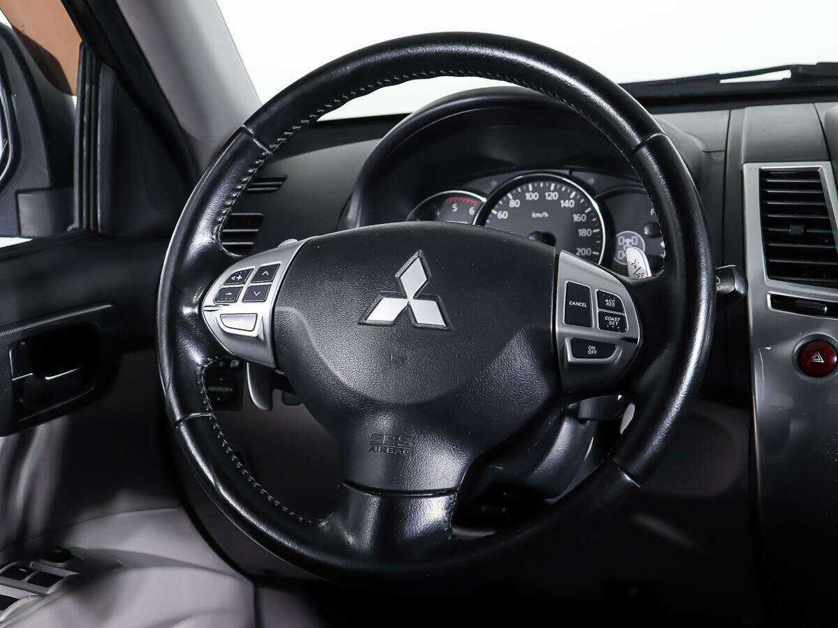 Mitsubishi Pajero Sport, 2014 - Фото №13