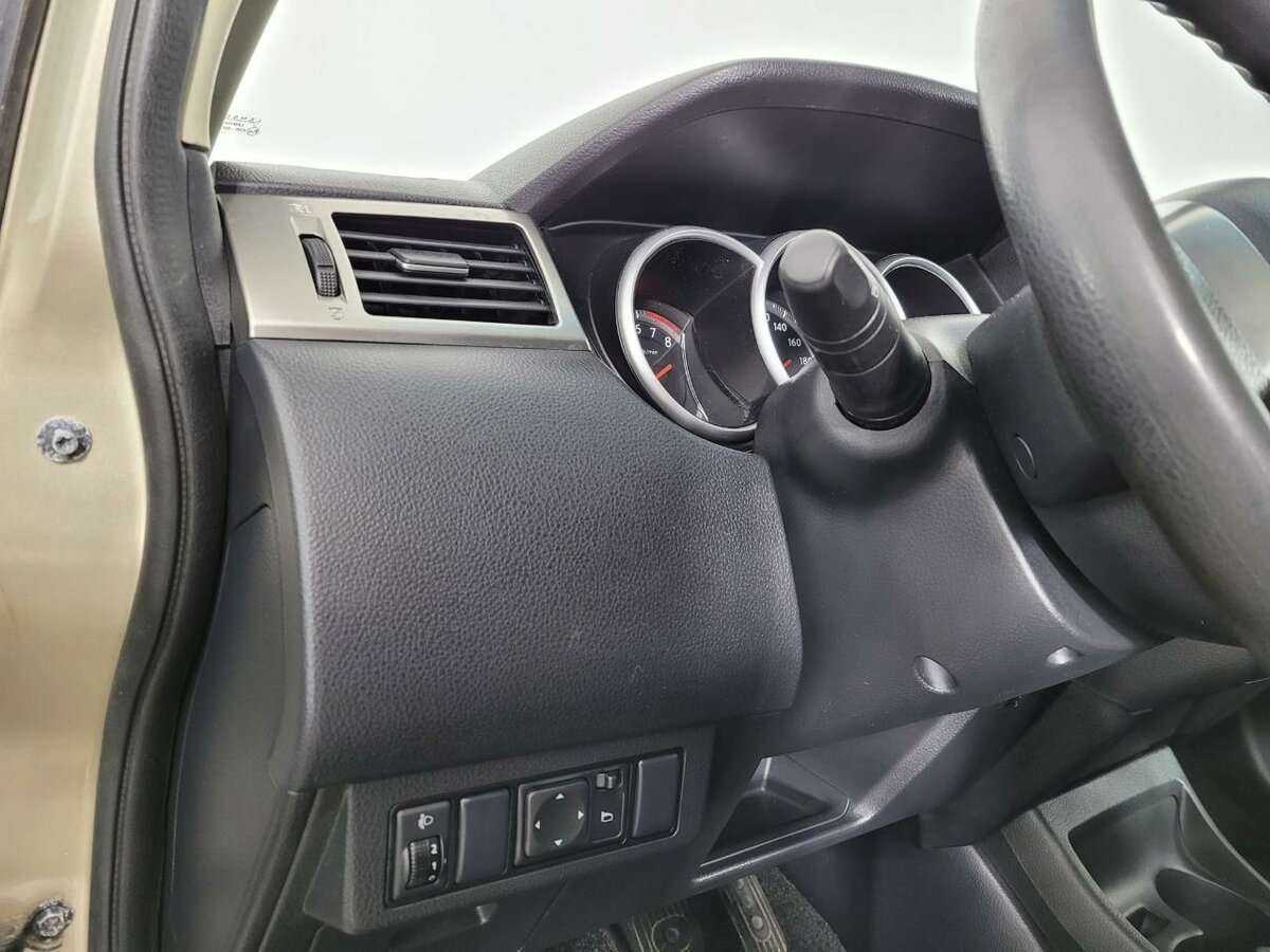 Nissan Tiida, 2013 - Фото №8
