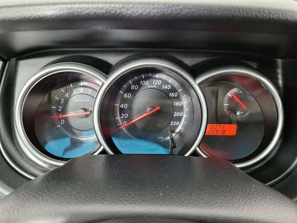 Nissan Tiida, 2013 - Фото №10