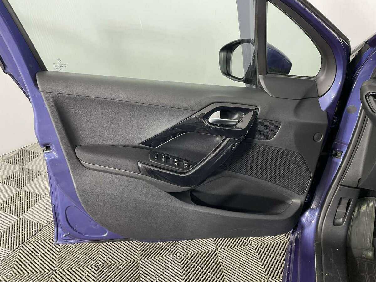 Peugeot 208, 2014 - Фото №7