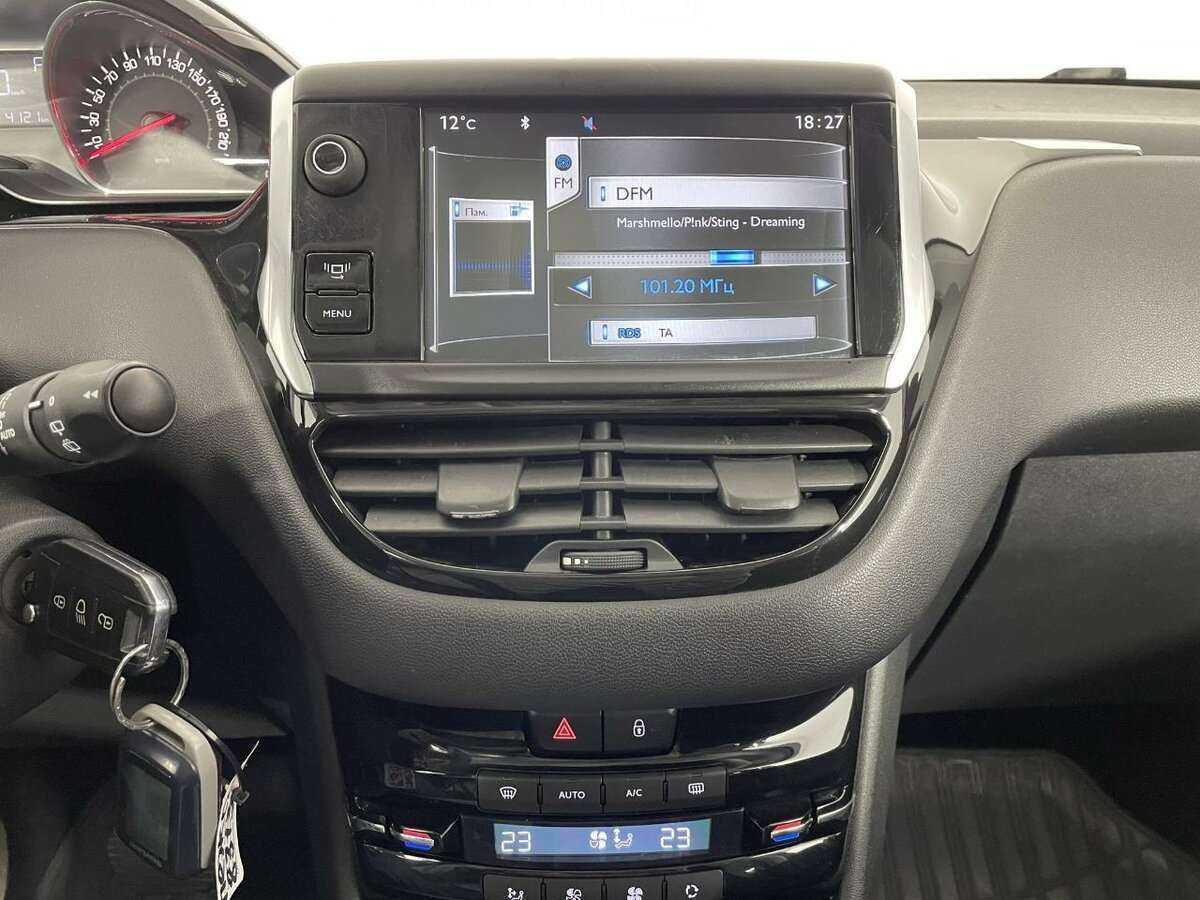 Peugeot 208, 2014 - Фото №11