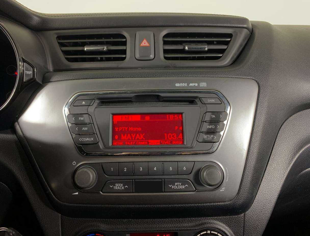 Kia Rio 5-speed, 2012 - Фото №15