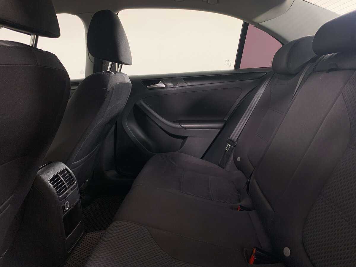 Volkswagen Jetta, 2012 - Фото №15