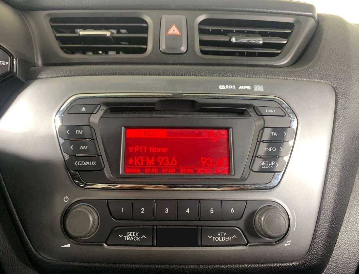 Kia Rio 5-speed, 2012 - Фото №11