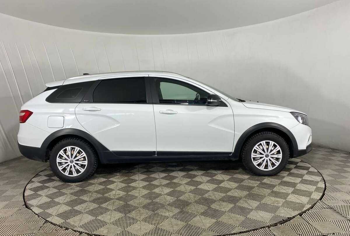 Lada (ВАЗ) Vesta SW, 2020 - Фото №3