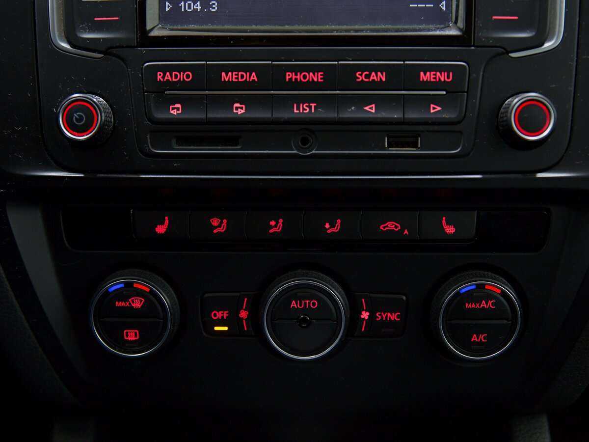 Volkswagen Jetta, 2015 - Фото №10