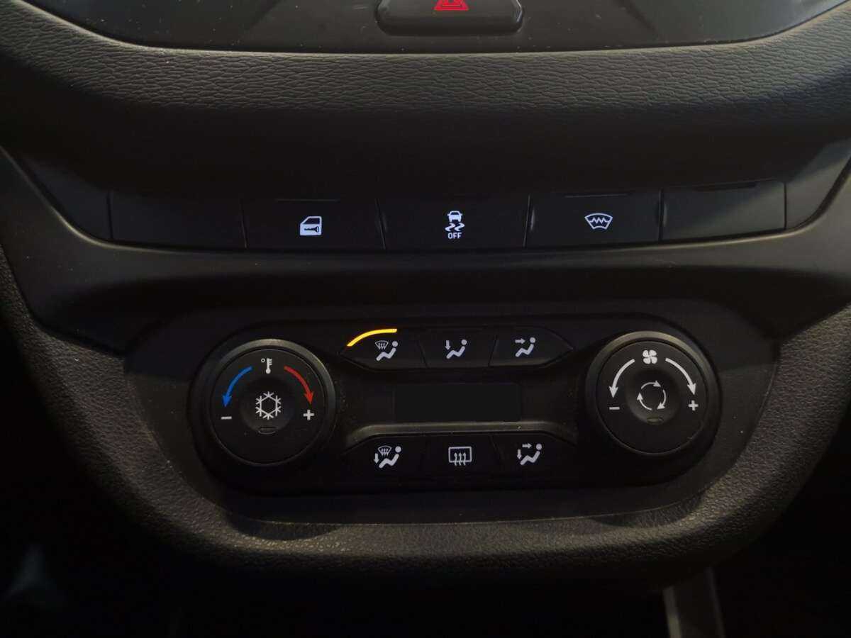 Lada (ВАЗ) Vesta SW, 2020 - Фото №7