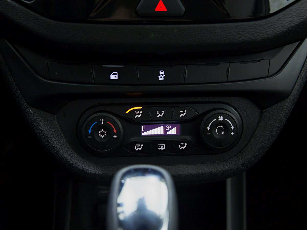 Lada (ВАЗ) Vesta, 2022 - Фото №13