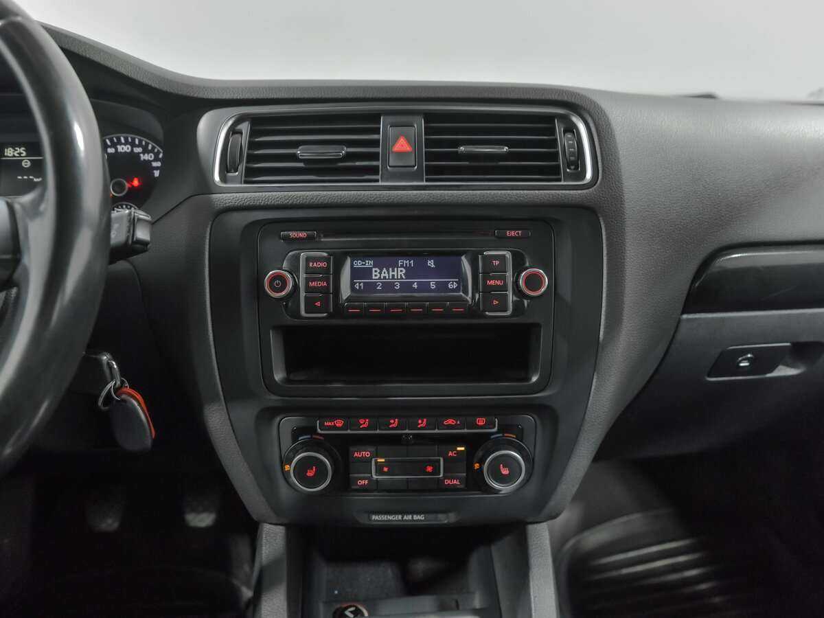 Volkswagen Jetta, 2012 - Фото №8