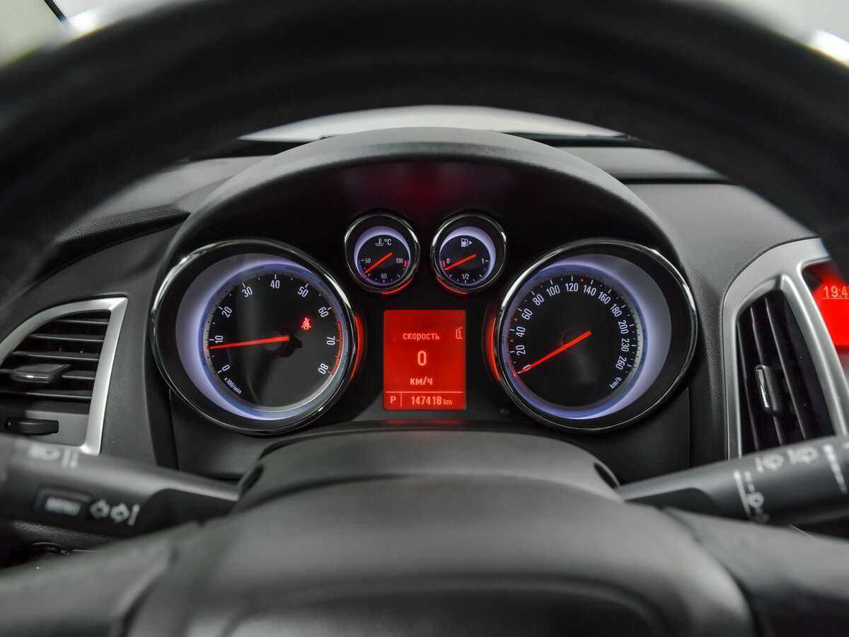 Opel Astra GTC, 2013 - Фото №4