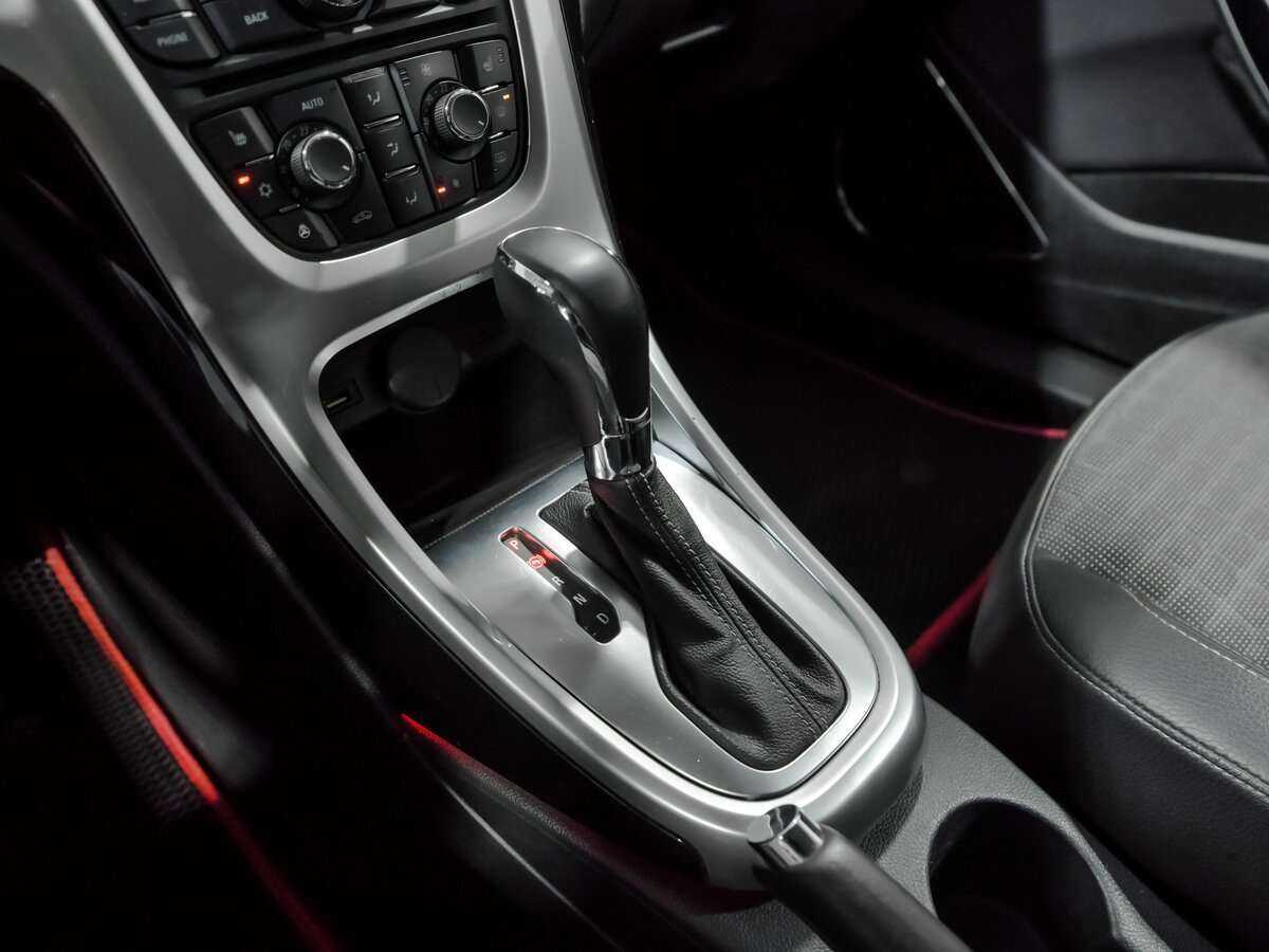 Opel Astra GTC, 2013 - Фото №7