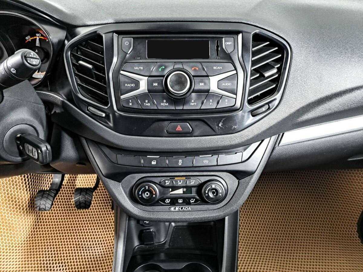 Lada (ВАЗ) Vesta SW, 2019 - Фото №12