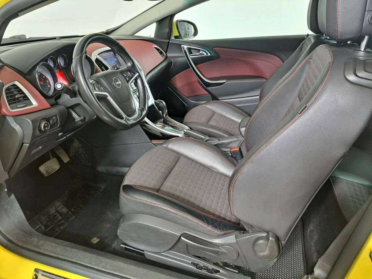 Opel Astra GTC, 2013 - Фото №13