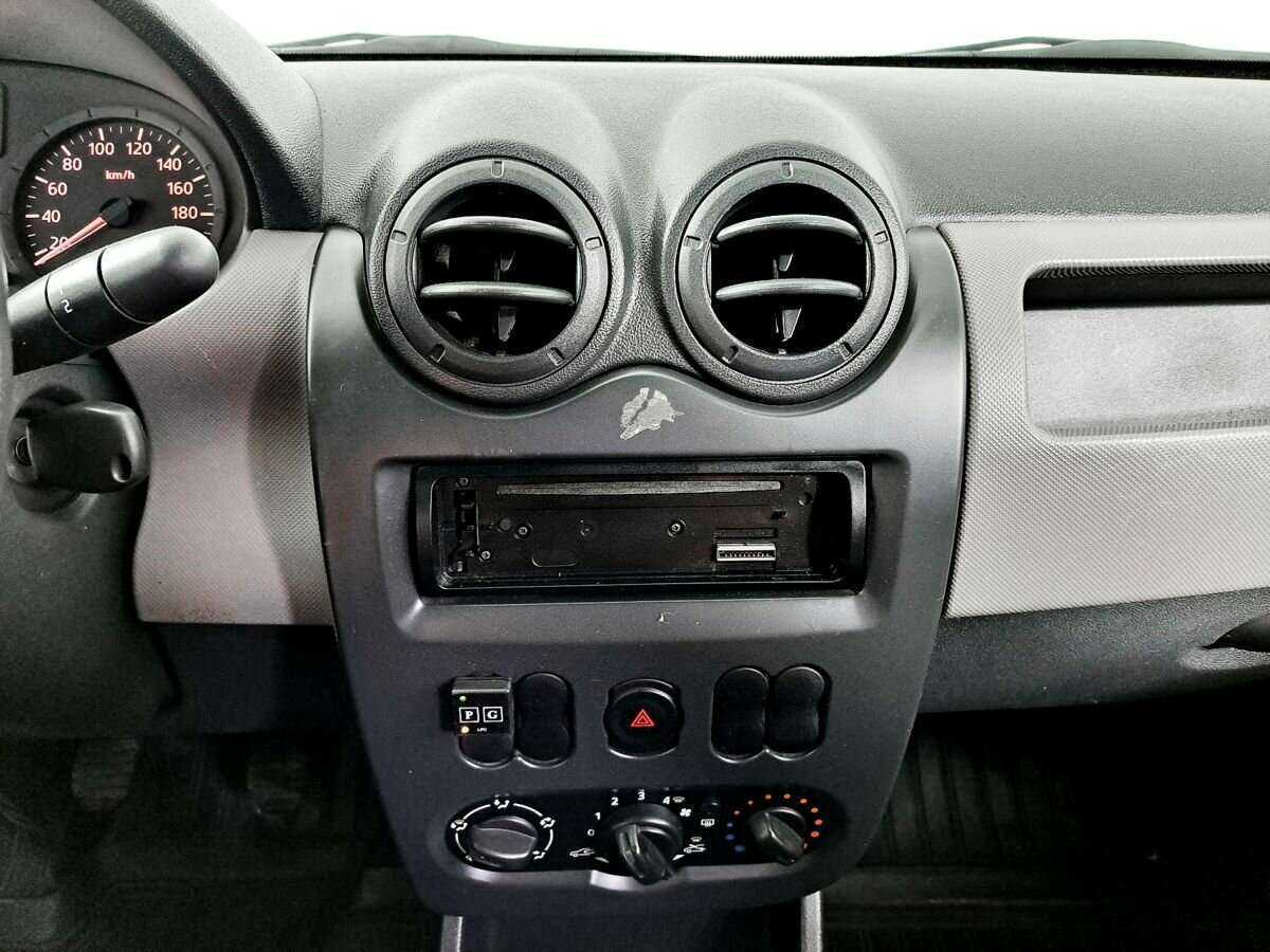 Renault Logan, 2012 - Фото №9