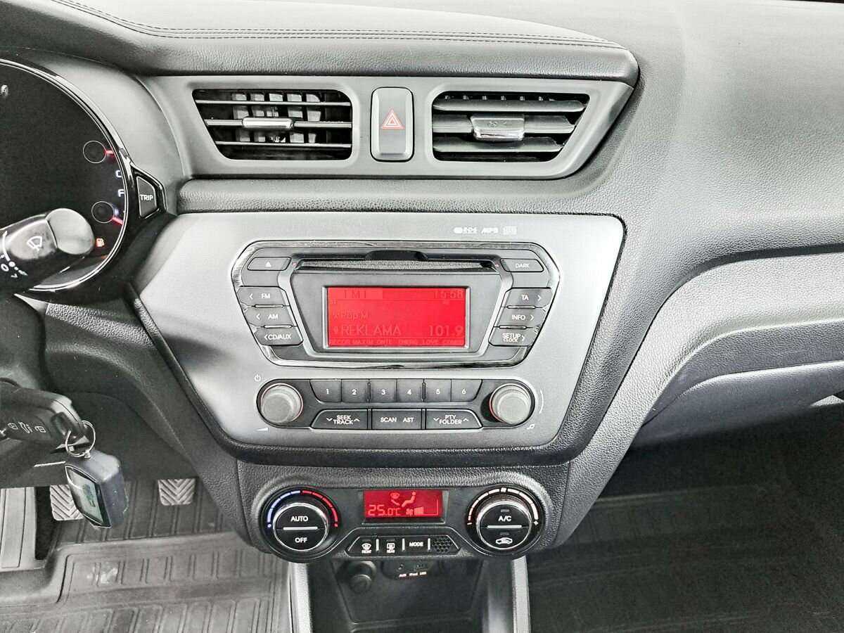 Kia Rio 5-speed, 2013 - Фото №12