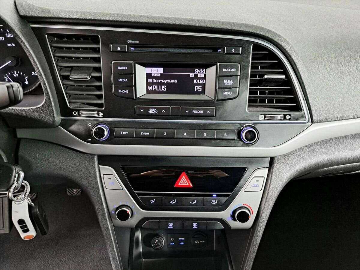 Hyundai Elantra, 2018 - Фото №14