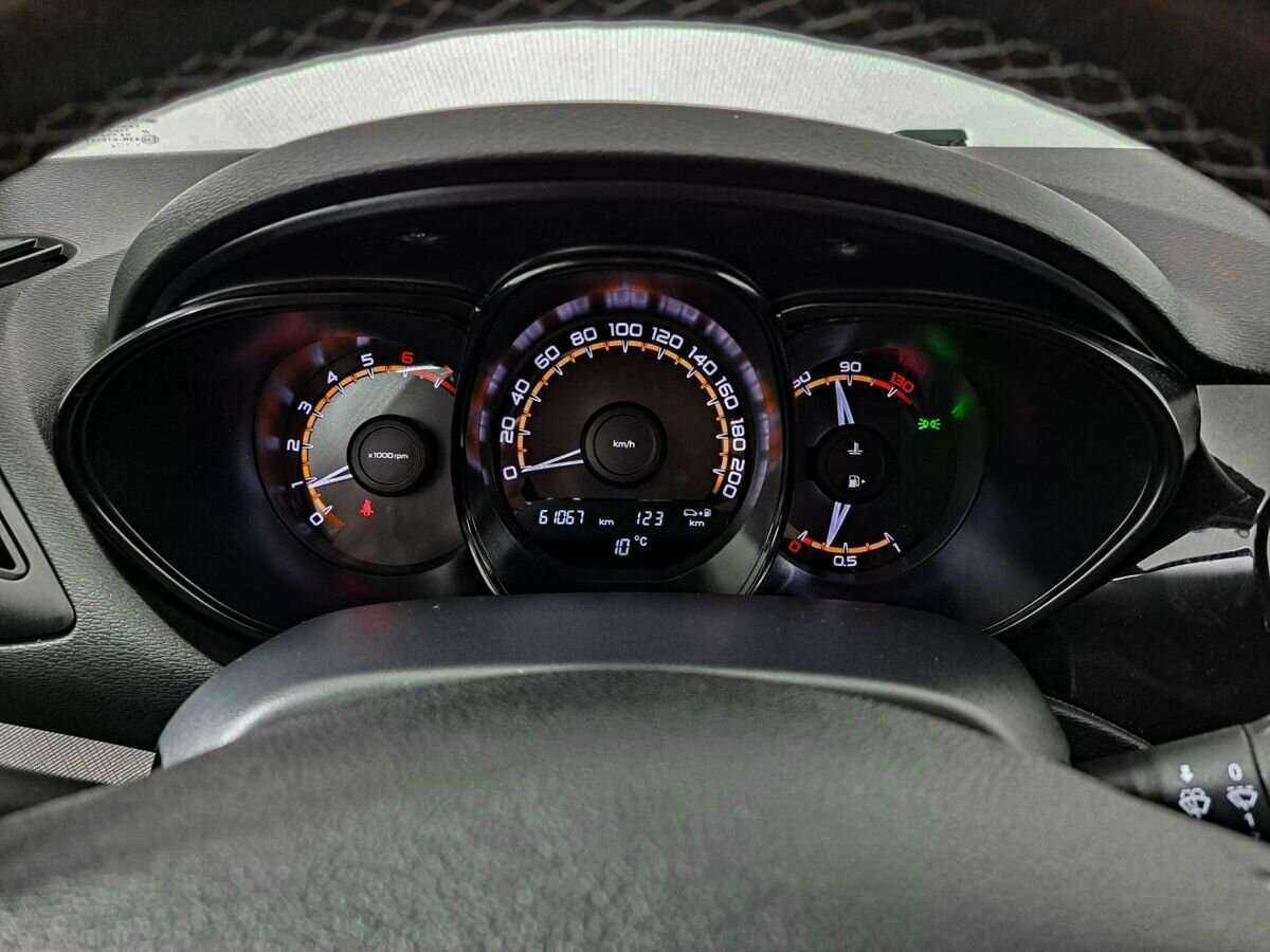 Lada (ВАЗ) Vesta SW, 2020 - Фото №9