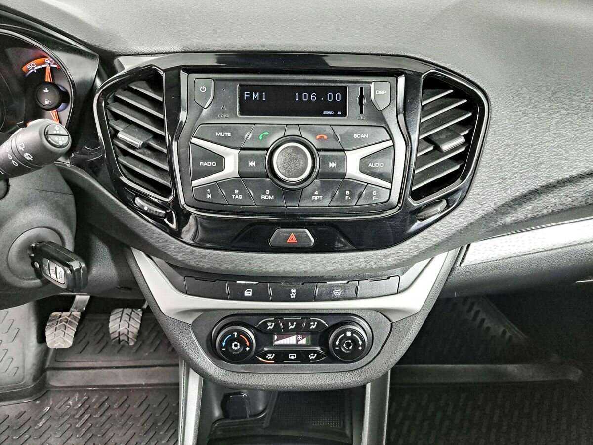 Lada (ВАЗ) Vesta SW, 2020 - Фото №10