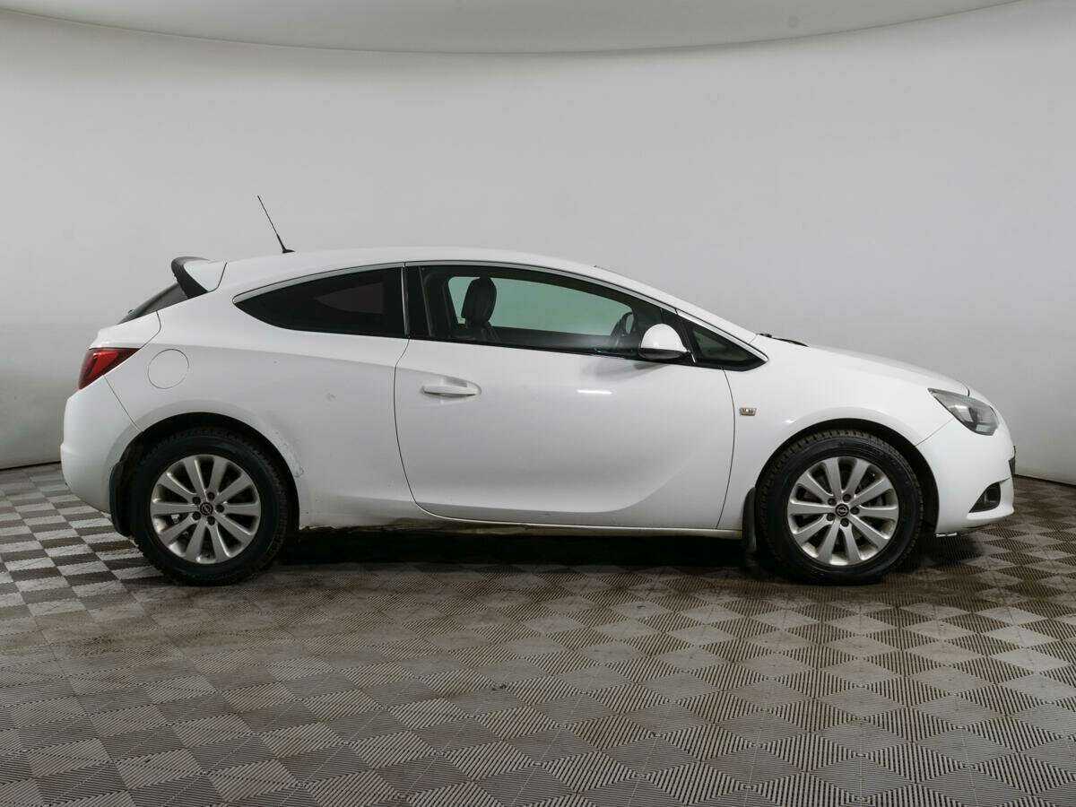Opel Astra GTC, 2012 - Фото №3