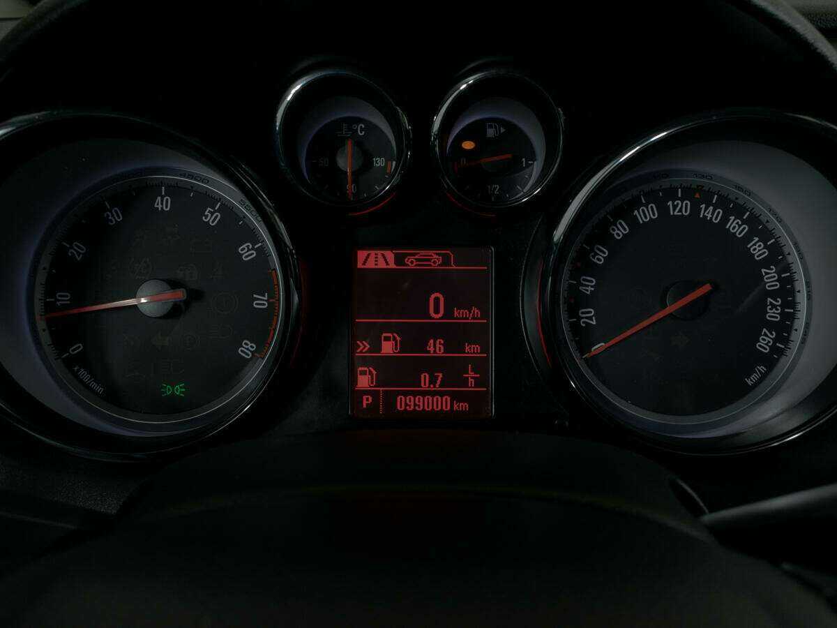 Opel Astra GTC, 2013 - Фото №12