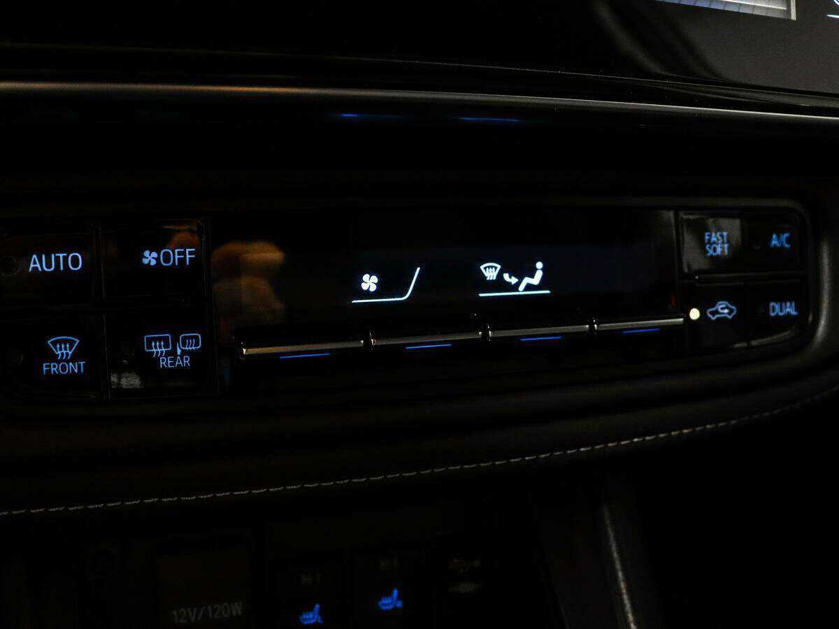 Toyota Corolla, 2018 - Фото №12