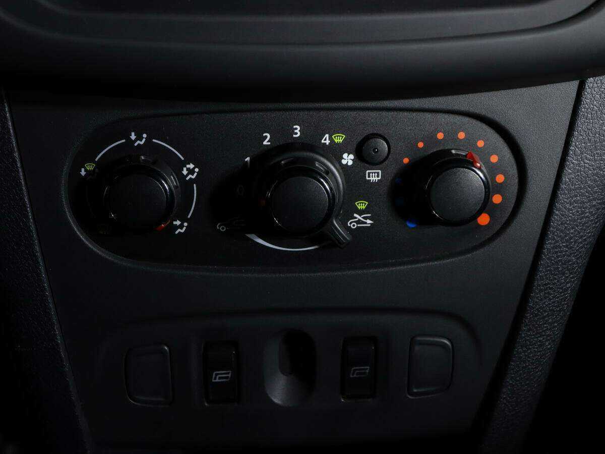 Renault Logan, 2020 - Фото №16