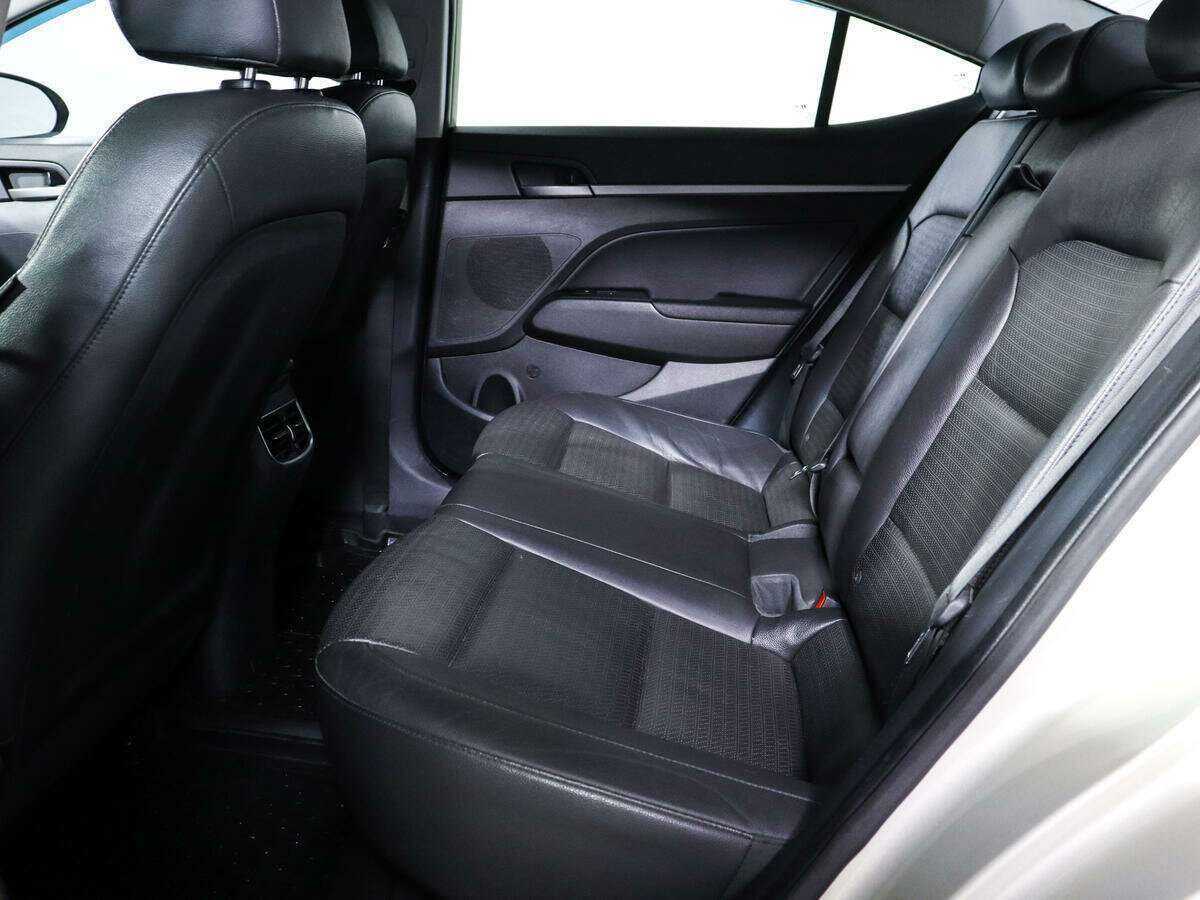 Hyundai Elantra, 2018 - Фото №9