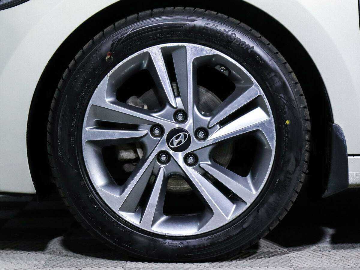 Hyundai Elantra, 2018 - Фото №14