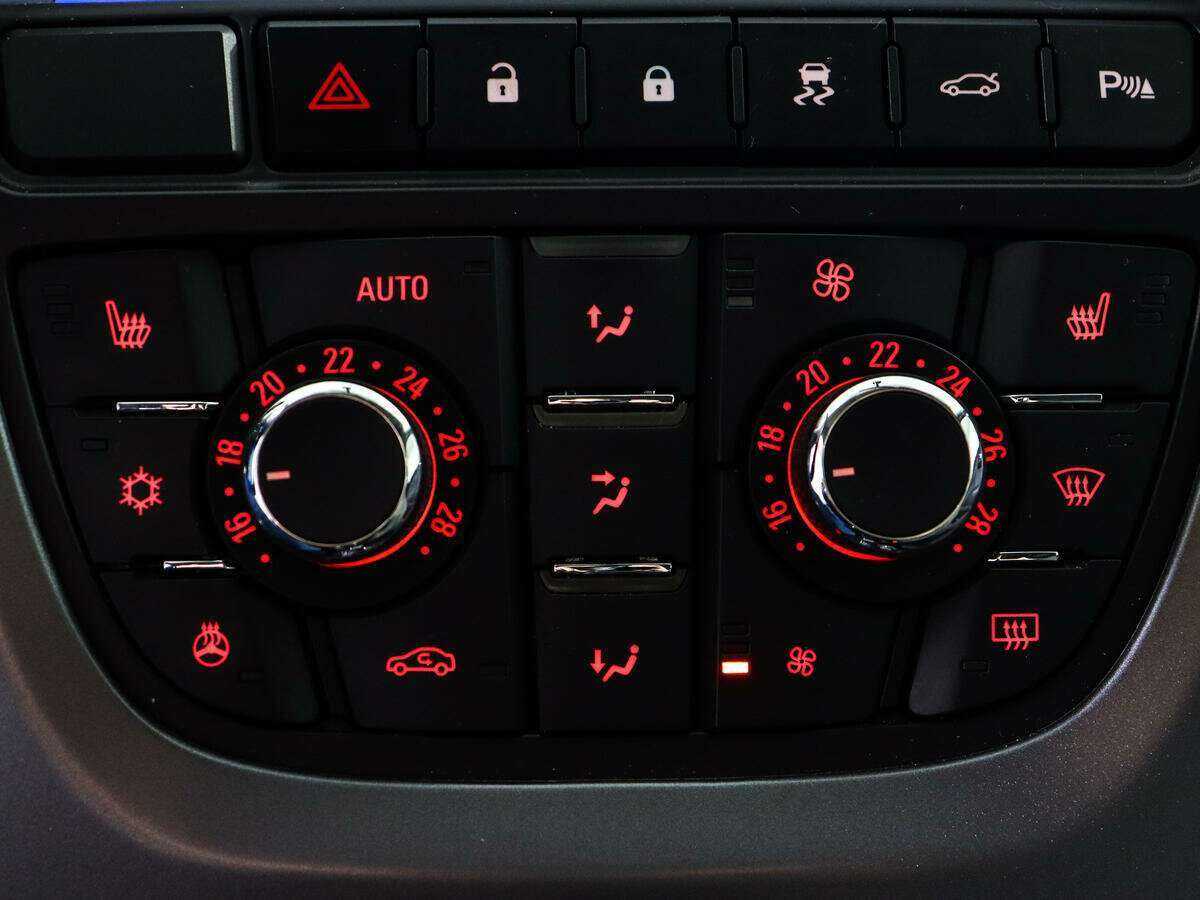 Opel Astra GTC, 2013 - Фото №19