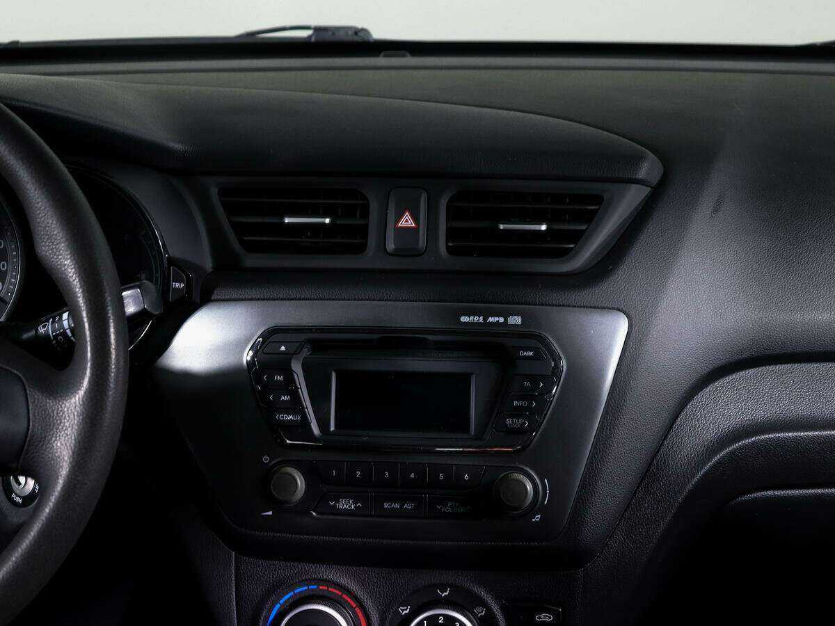 Kia Rio 5-speed, 2013 - Фото №11