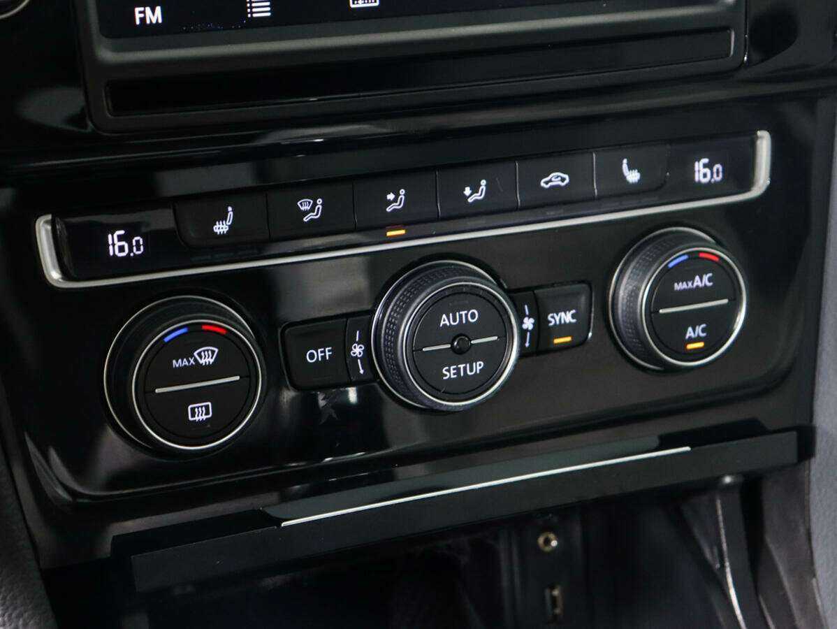 Volkswagen Golf, 2013 - Фото №15