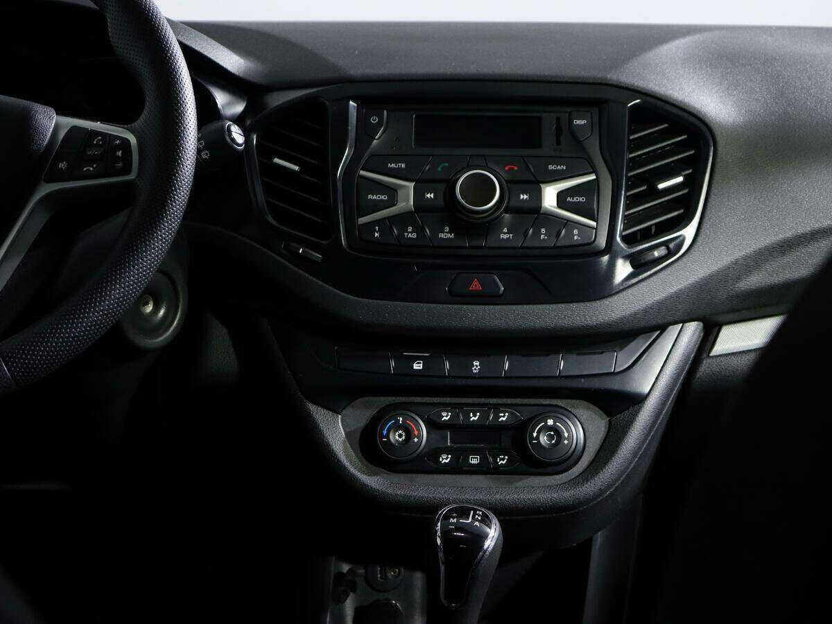 Lada (ВАЗ) Vesta SW, 2019 - Фото №10