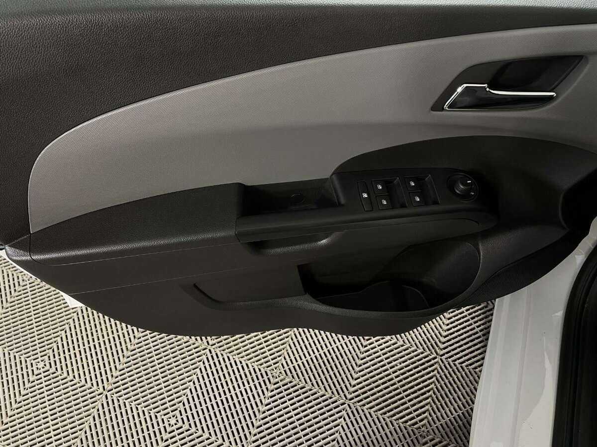 Chevrolet Aveo, 2015 - Фото №5