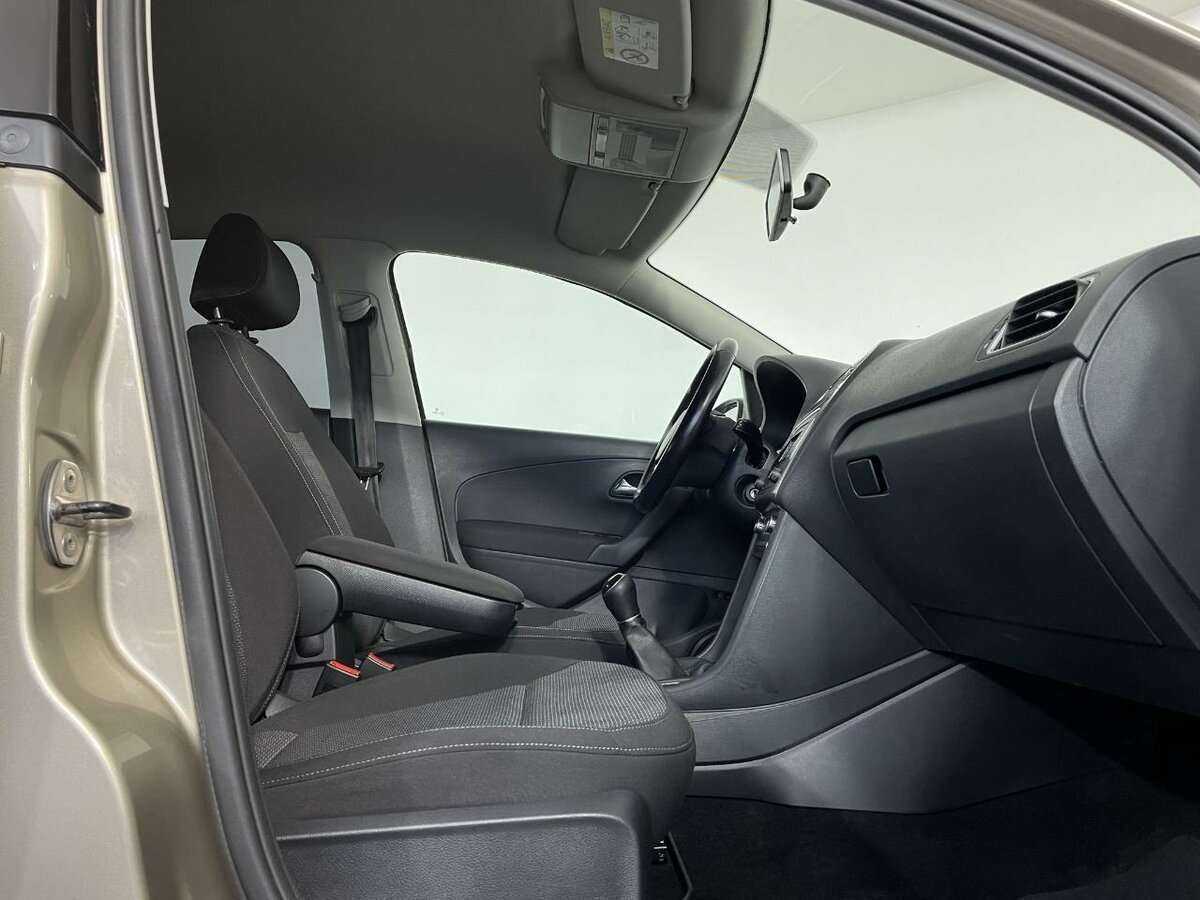 Volkswagen Polo, 2015 - Фото №12