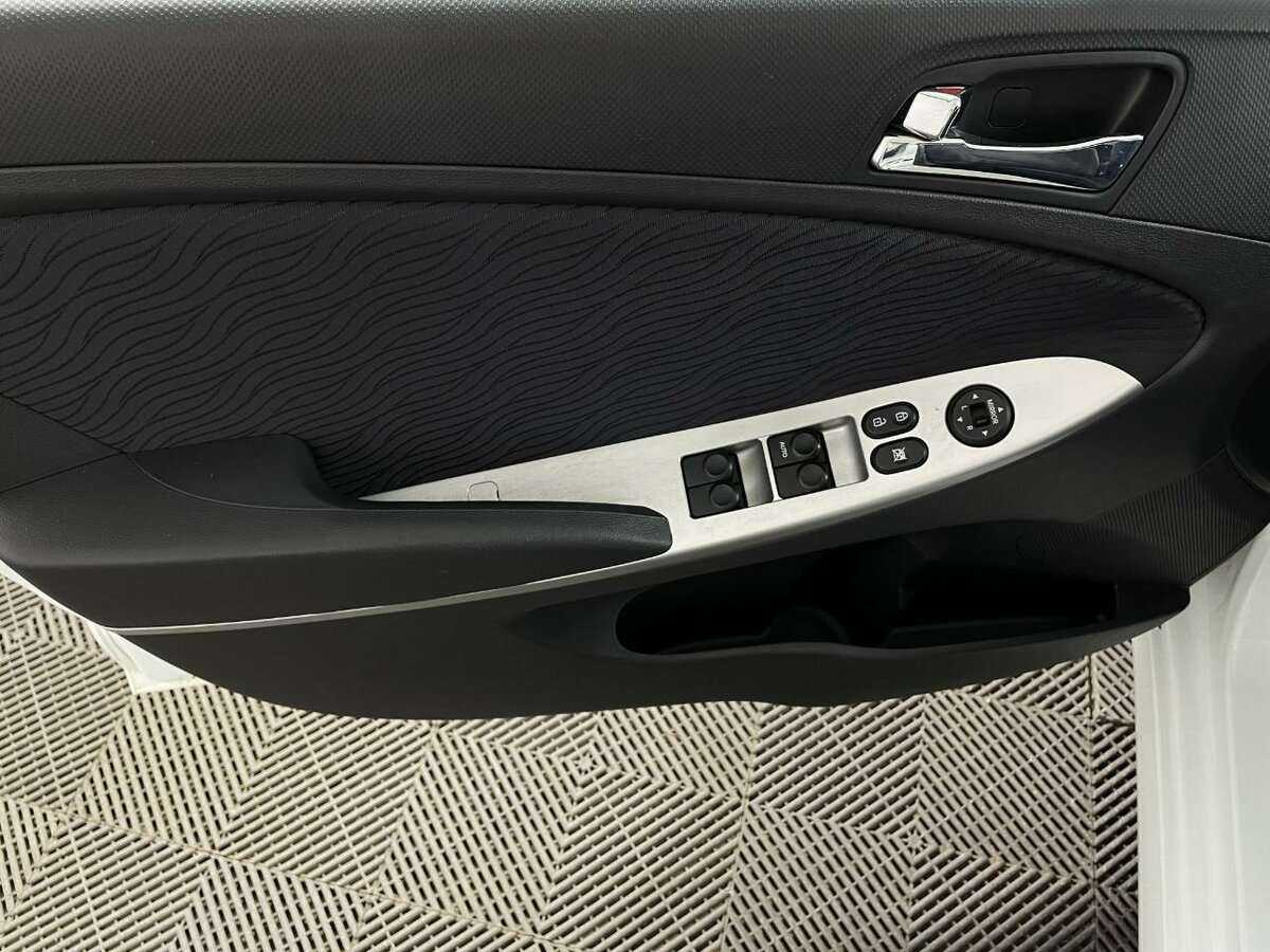 Hyundai Solaris, 2012 - Фото №7