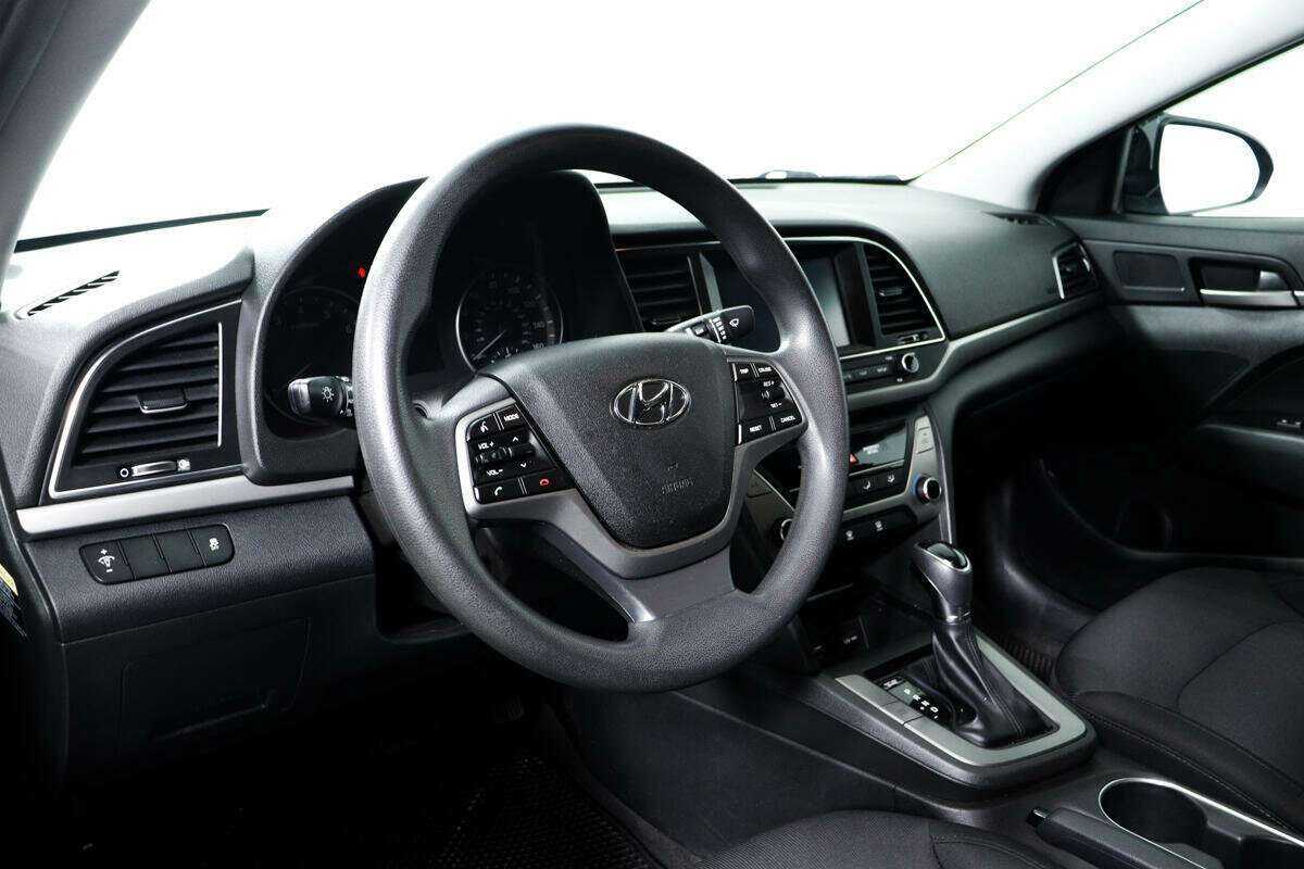 Hyundai Elantra, 2018 - Фото №12