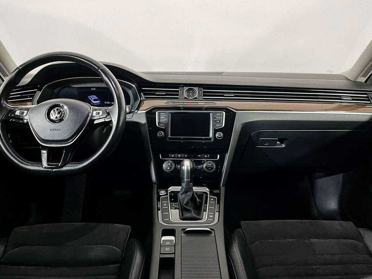 Volkswagen Passat, 2017 - Фото №11