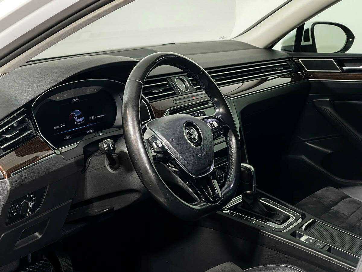 Volkswagen Passat, 2017 - Фото №12