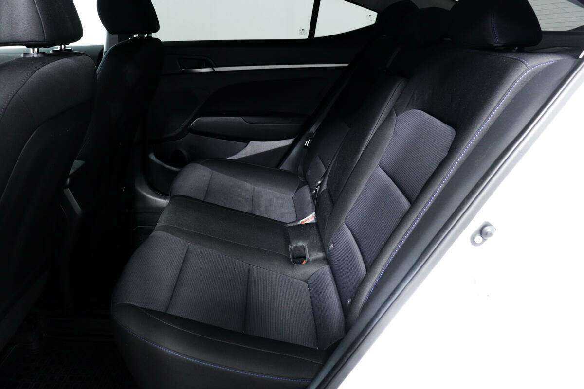 Hyundai Elantra, 2018 - Фото №11